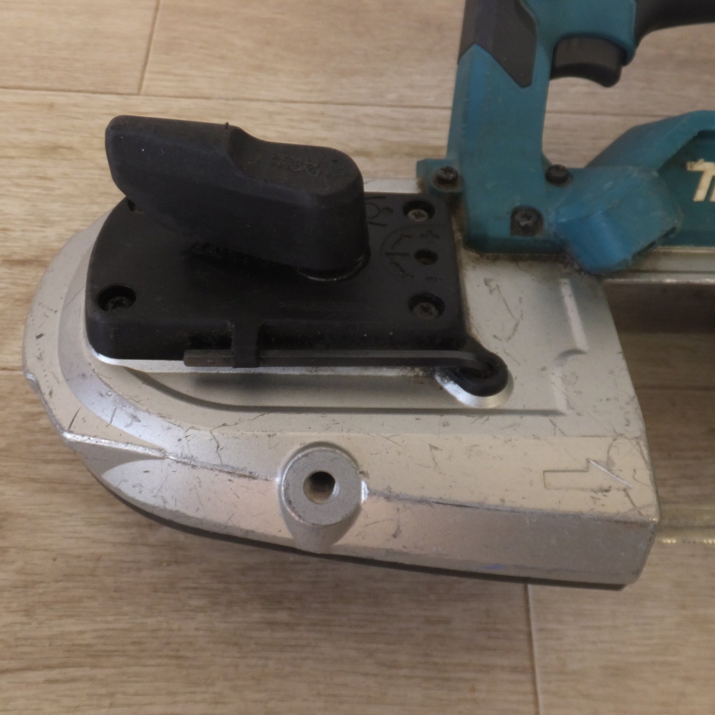 [送料無料] ★マキタ makita 充電式ポータブルバンドソー PB183D 18V 本体のみ★