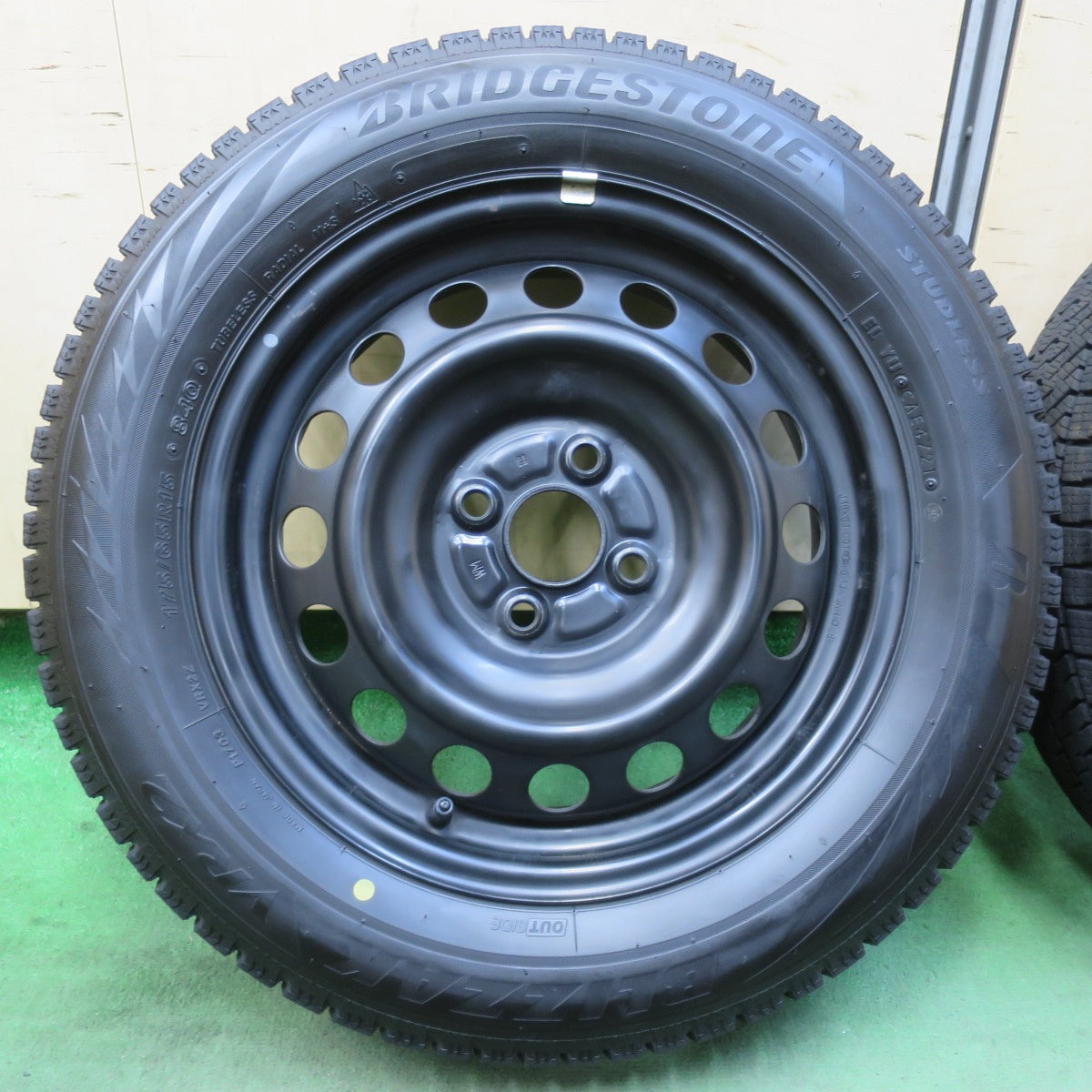 バリ溝！21年！キレイ！8.5分★スタッドレス 175/65R15 ブリヂストン ブリザック VRX2 スチール ホイール 15インチ PCD100/4H★5122010イス