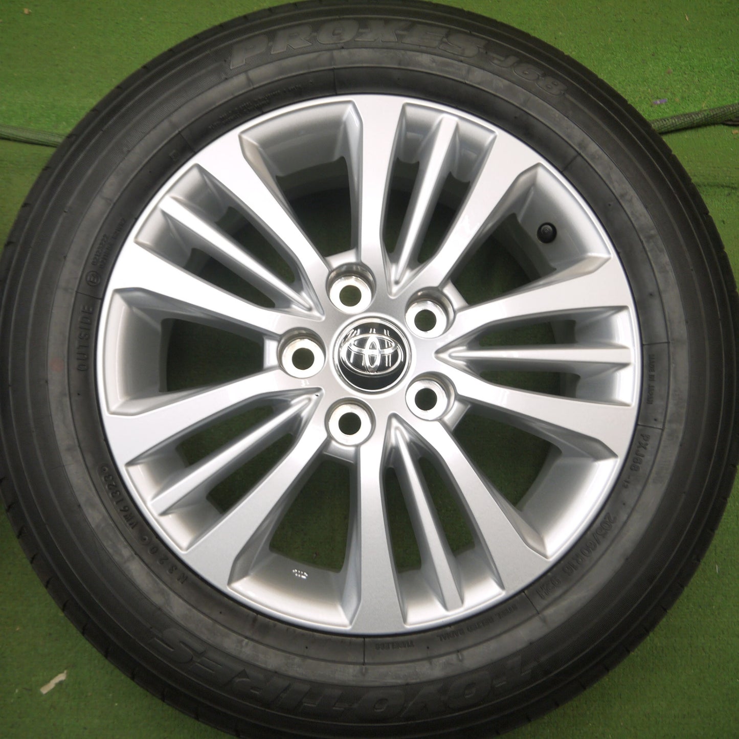 *送料無料* バリ溝！23年！キレイ！8.5分★トヨタ 90系 ノア ヴォクシー 純正 205/60R16 トーヨー プロクセス J68 16インチ PCD114.3/5H★4053103Hノ