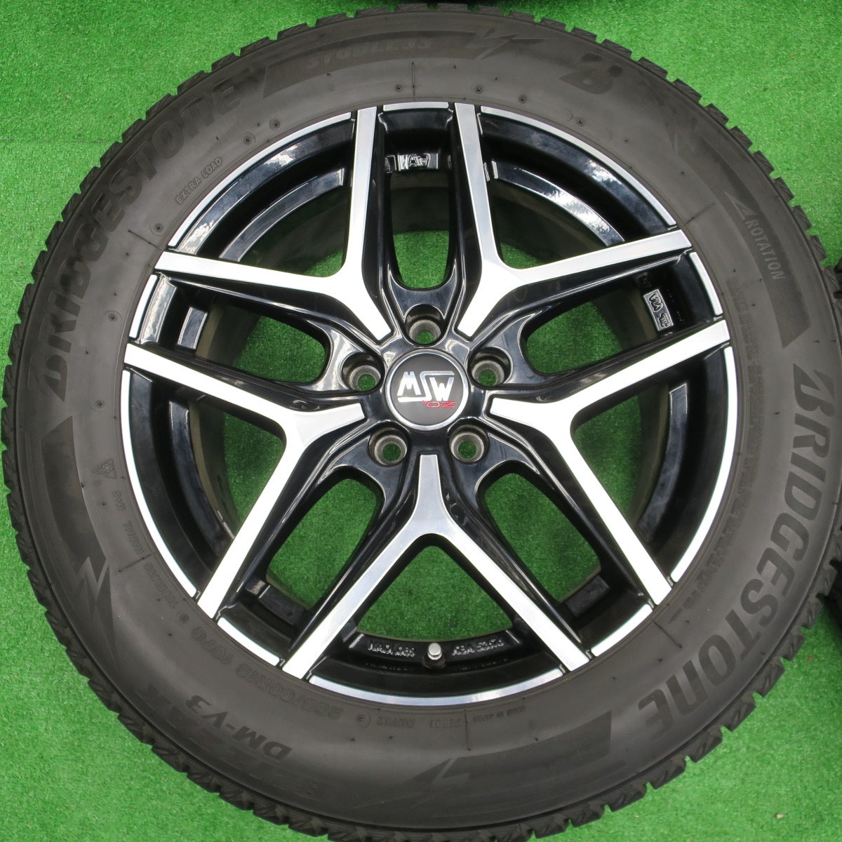 バリ溝！キレイ！9分★ベンツ 等 MSW 40 O・Z 235/60R18 スタッドレス ブリヂストン ブリザック DM-V3 18インチ OZ PCD112/5H★5122001NKス