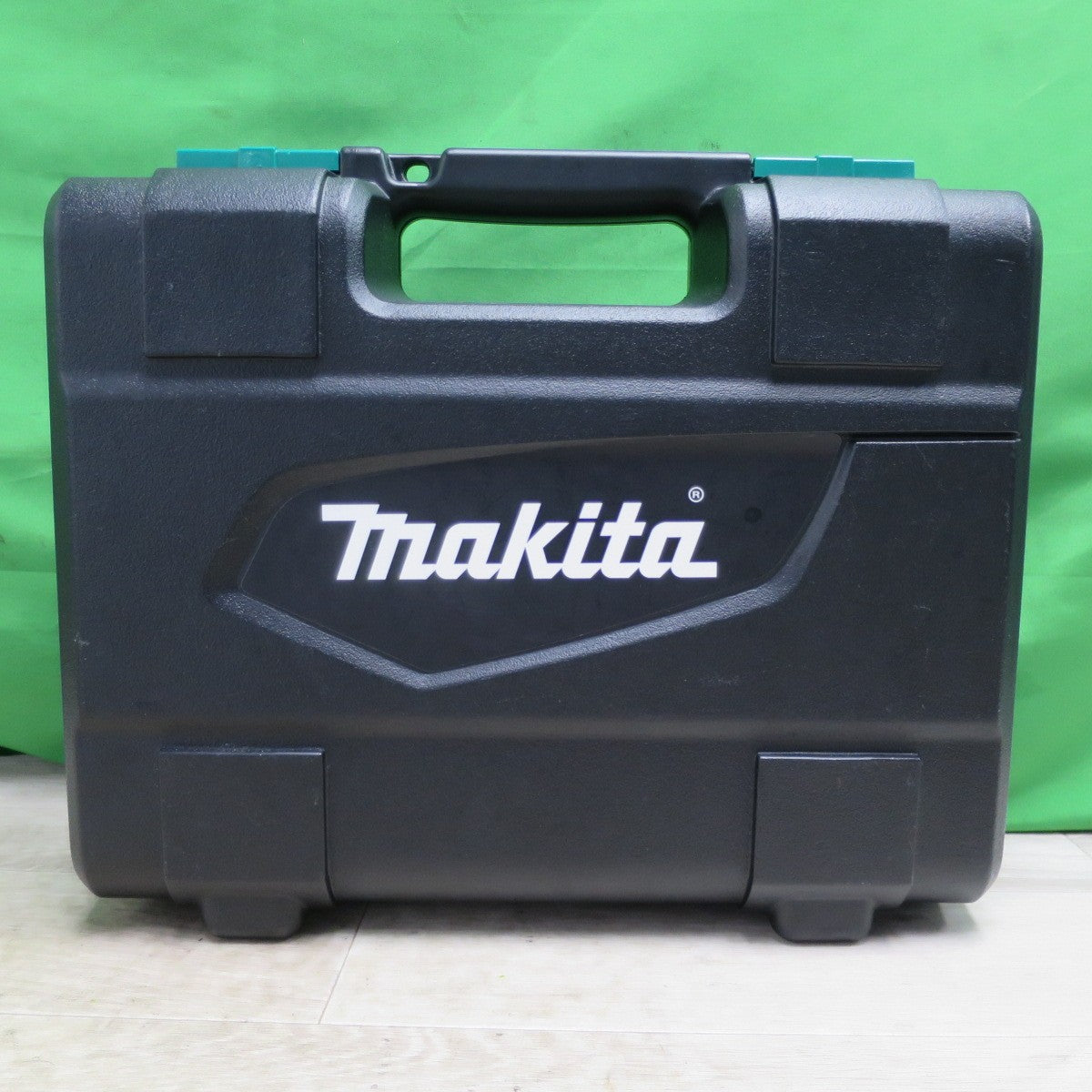 [送料無料] バッテリー2個付！キレイ☆マキタ 充電式 インパクトドライバ MTD001D 電動 工具 充電器 DC18SG makita☆