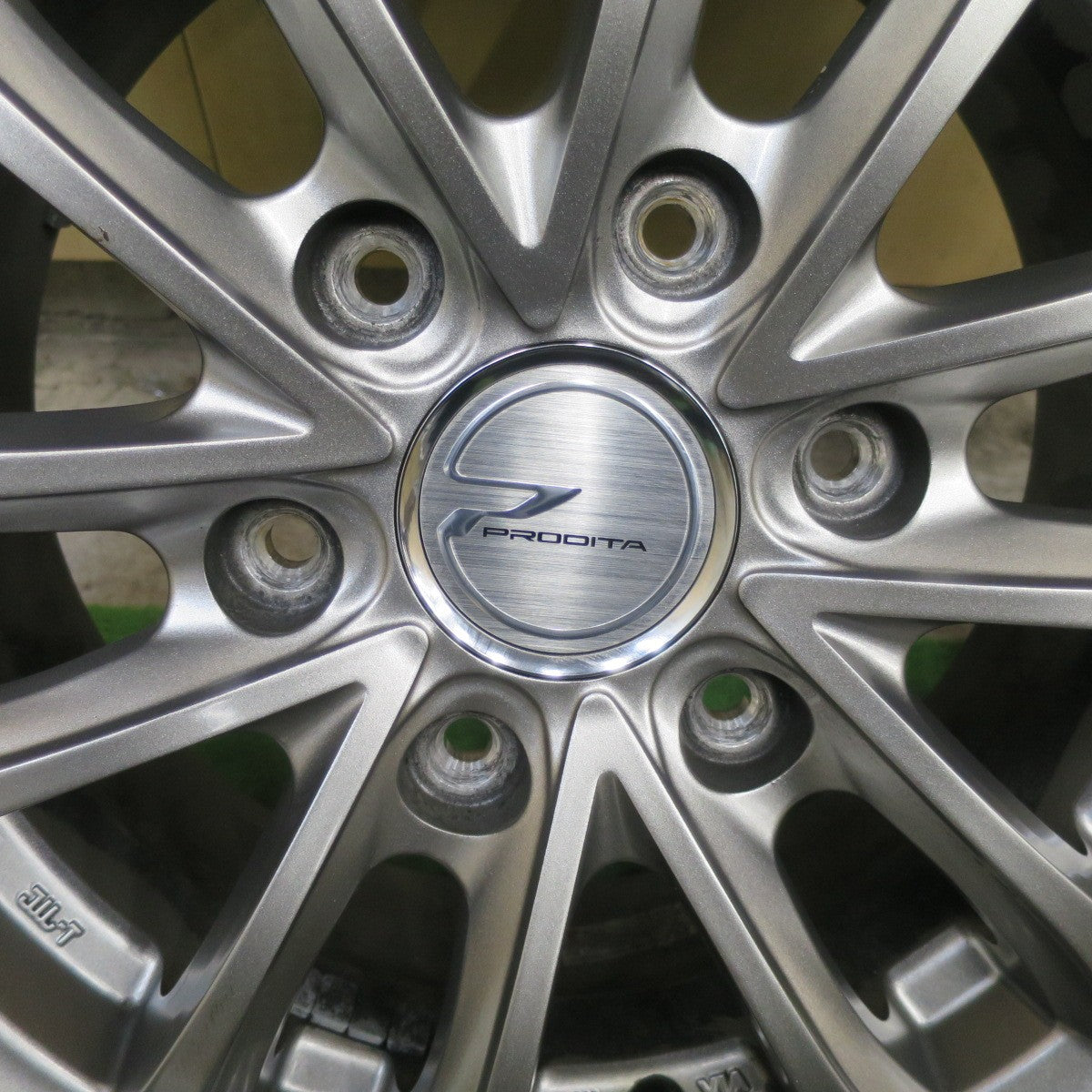 バリ溝！22年！キレイ！9.5分★スタッドレス 195/80R15 107/105L ヨコハマ アイスガード iG91 PRODITA HC プロディータ 15インチ PCD139.7/6H★6022501TTス