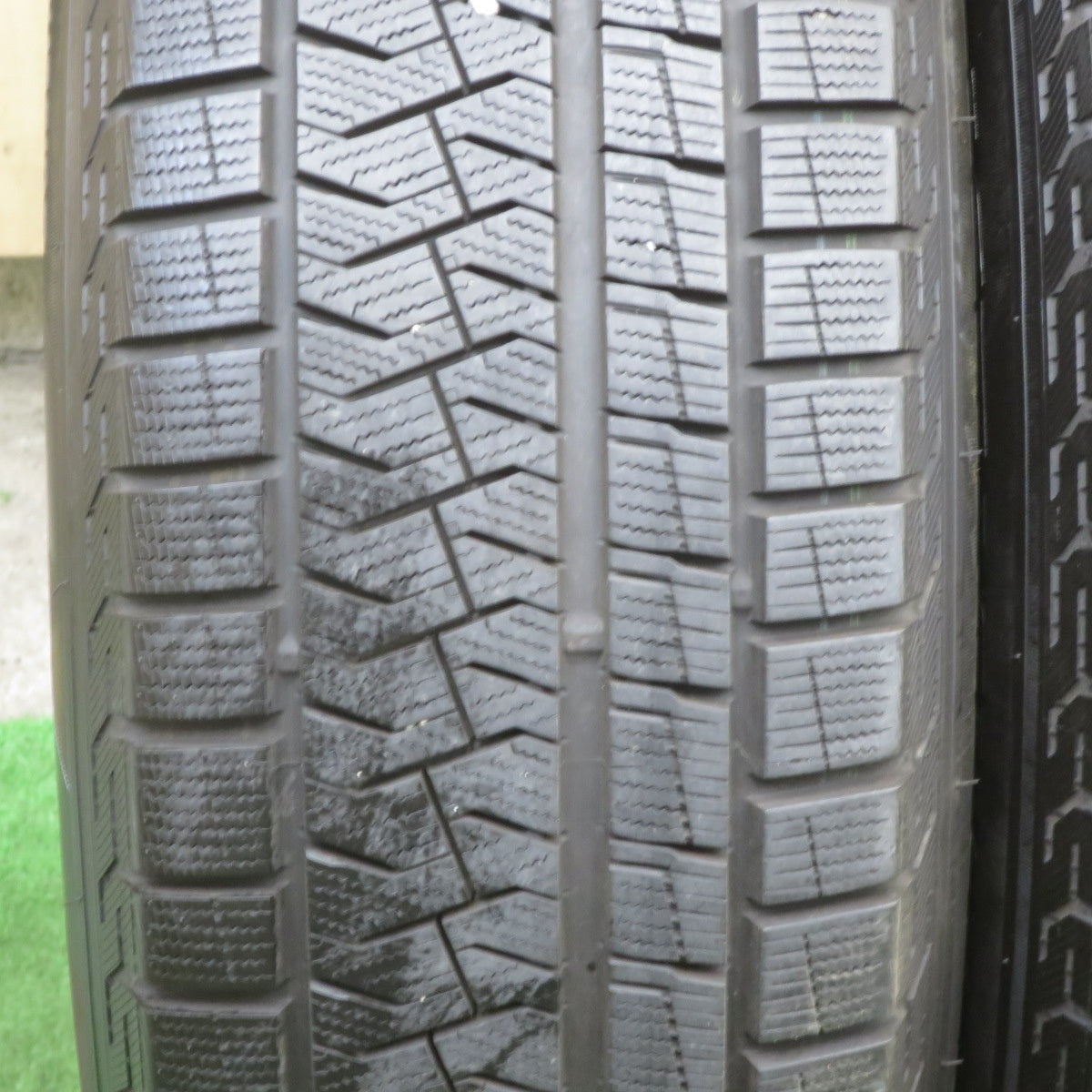 バリ溝！キレイ！9分★スタッドレス 225/65R17 ピレリ アイスアシンメトリコ JOKER ジョーカー 17インチ PCD114.3/5H★6040203TTス