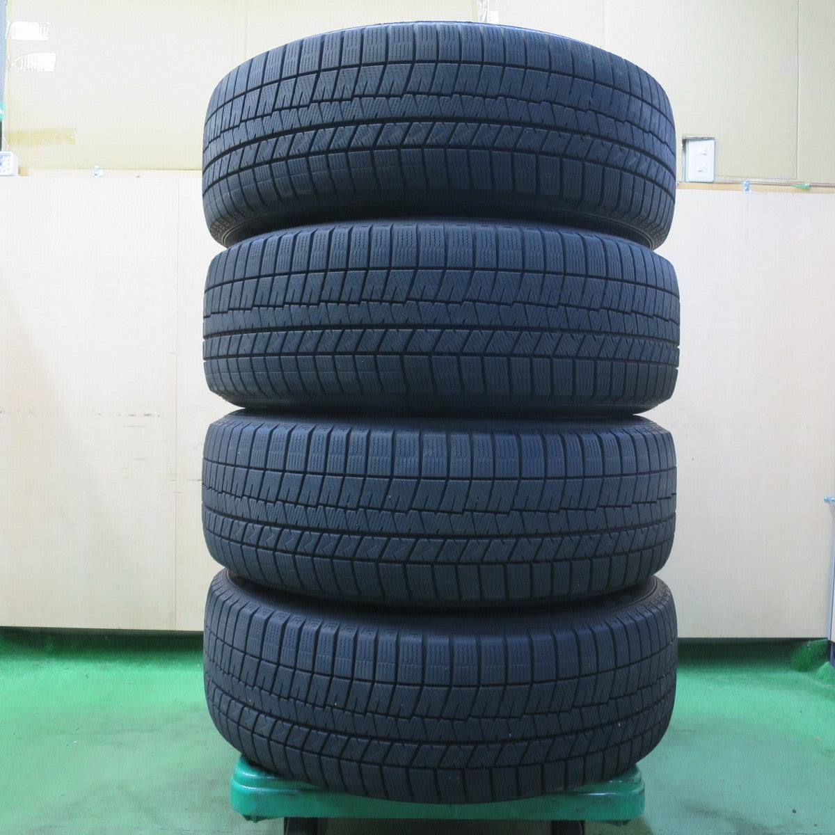 バリ溝！22年！9.5分★Stich LEGZAS FAUVEX 235/55R20 スタッドレス ダンロップ ウインターマックス03 シュティッヒ レグザス フォーベックス PCD114.3/5H★5062702イス
