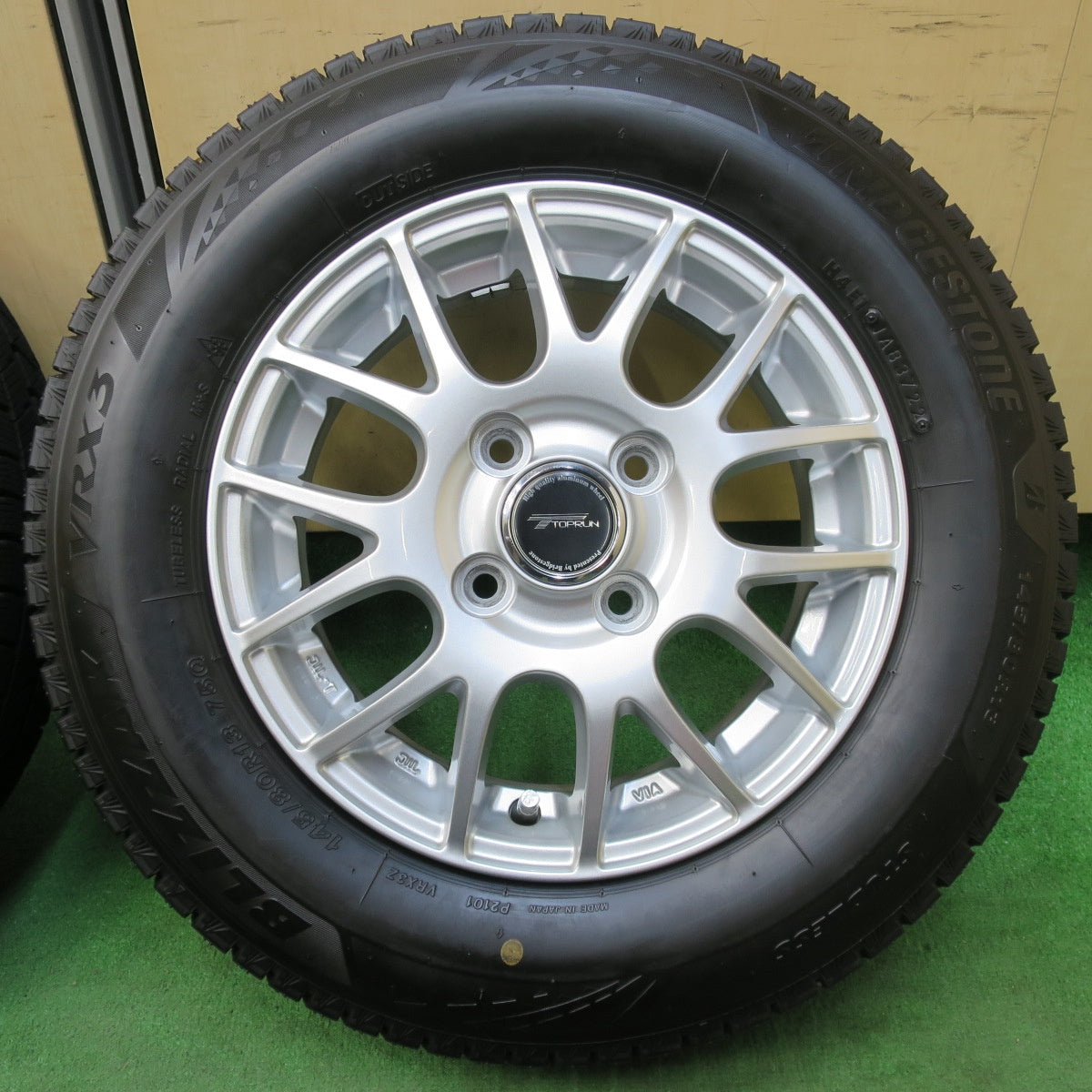 [送料無料] バリ溝！22年！キレイ！ほぼ10分★スタッドレス 145/80R13 ブリヂストン ブリザック VRX3 TOPRUN トップラン 13インチ PCD100/4H★5012505イス
