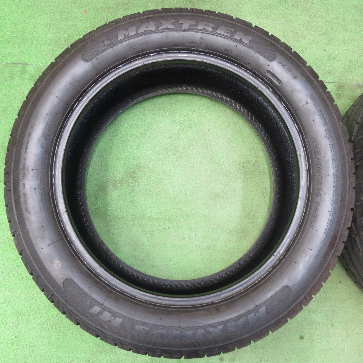 [送料無料] バリ溝！24年！ほぼ10分★245/50R18 マックストレック マキシマス M1 タイヤ 18インチ フーガ セルシオ シーマ 等★5010810イノタ