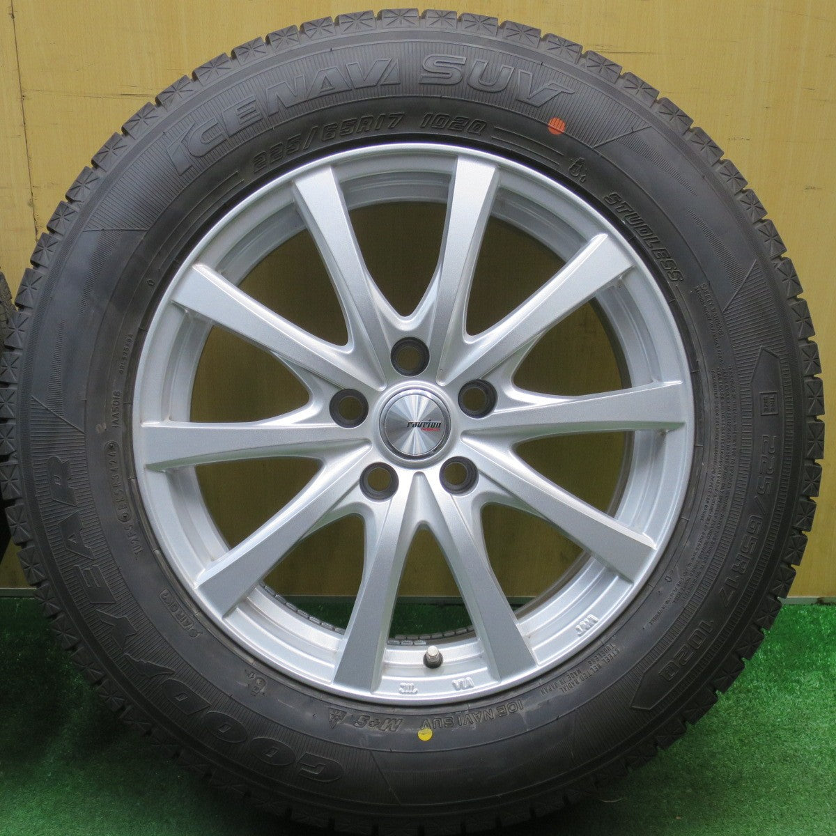 バリ溝！24年！キレイ！9.5分以上★スタッドレス 225/65R17 グッドイヤー アイスナビ SUV ravrion RS01 ラブリオン 17インチ PCD114.3/5H★6021007NJス