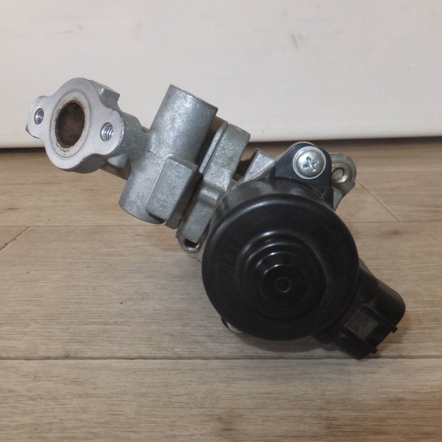 [送料無料] ★トヨタ TOYOTA 純正 プリウス ZVW30 EGRバルブ 25620-37120★