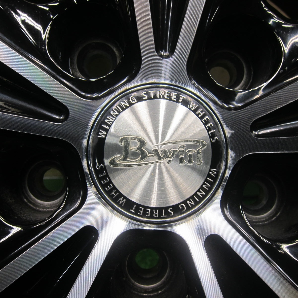 キレイ★スタッドレス 215/60R16 ダンロップ ウインターマックス WM01 B-win KRX 16インチ PCD114.3/5H★4121006TNス