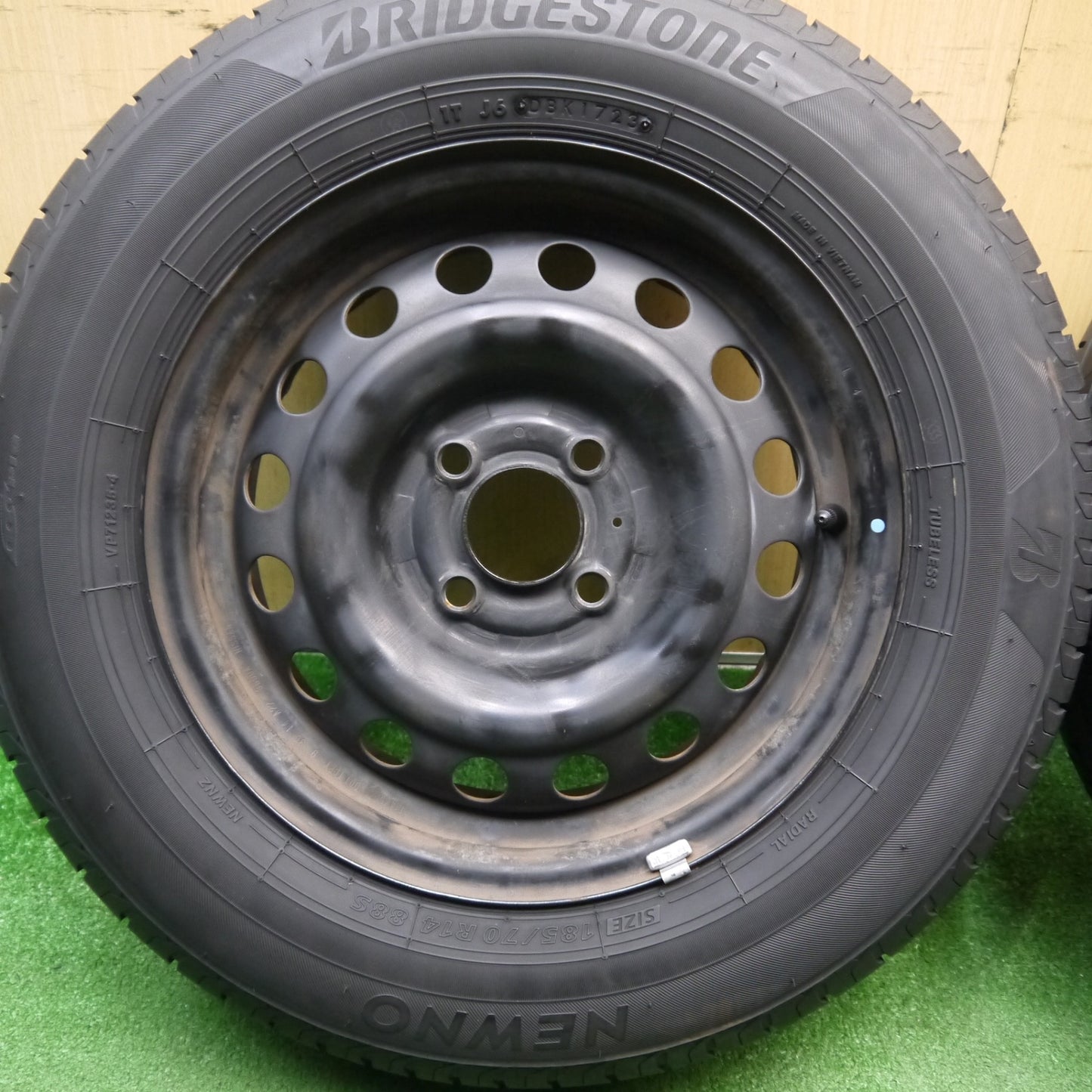 4本価格！23年★日産 ノート 純正 185/70R14 ブリヂストン NEWNO ニューノ 14インチ PCD100/4H★6022705Hノ