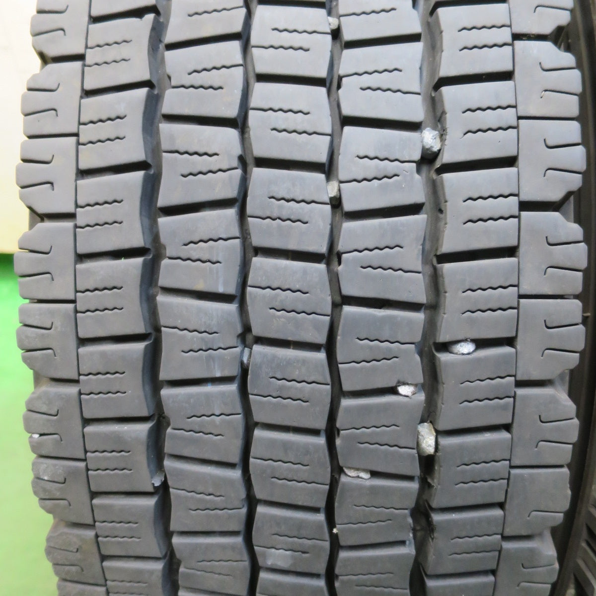 2本価格！24年★トラック タイヤ 245/70R19.5 136/134J スタッドレス ダンロップ デクテス SP081 DECTES 19.5インチ★5103116イスタ