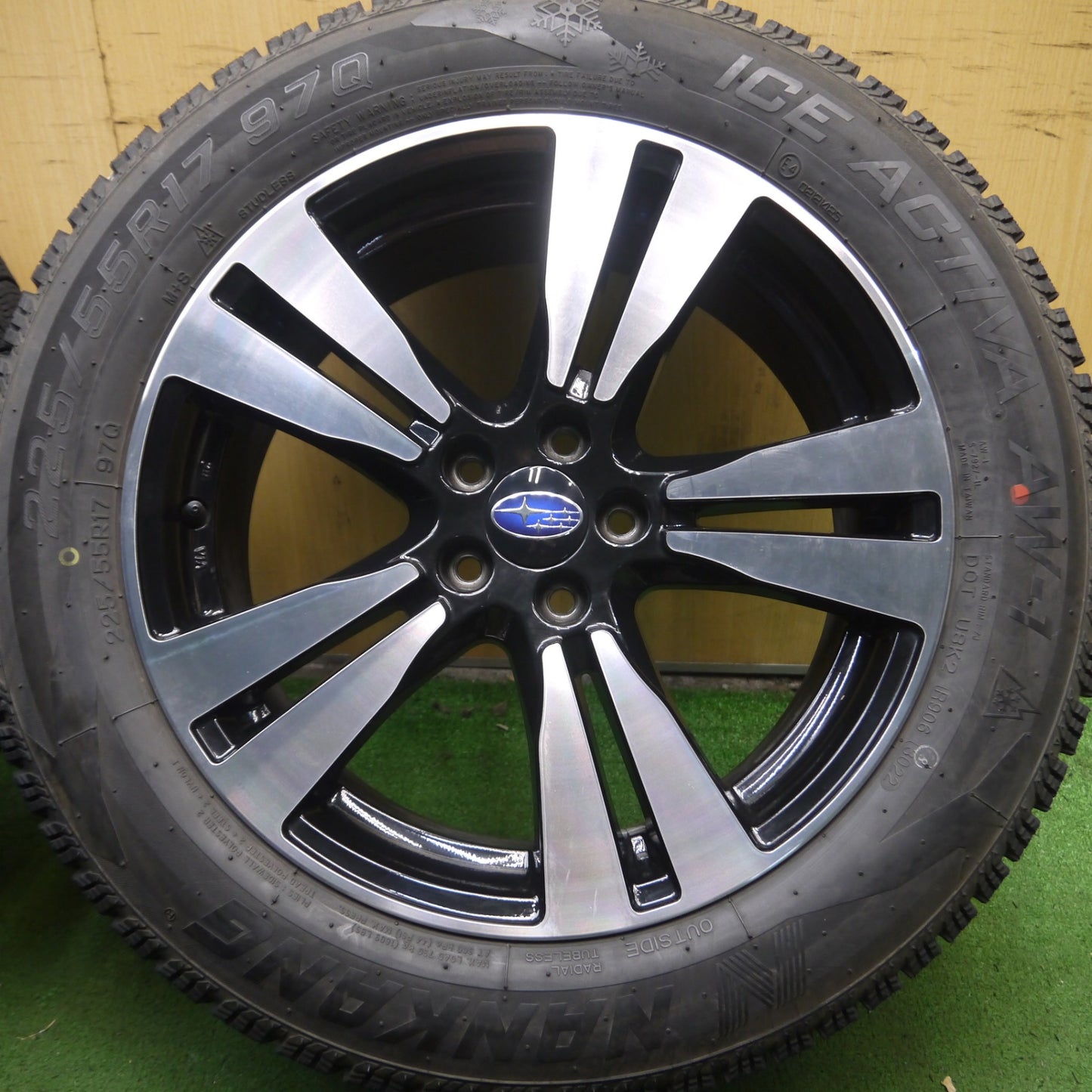 *送料無料* バリ溝！22年！キレイ！9.5分★スバル XV 等 純正 OP SAA 225/55R17 スタッドレス ナンカン アイスアクティバ AW-1 PCD100/5H★4032912Hス