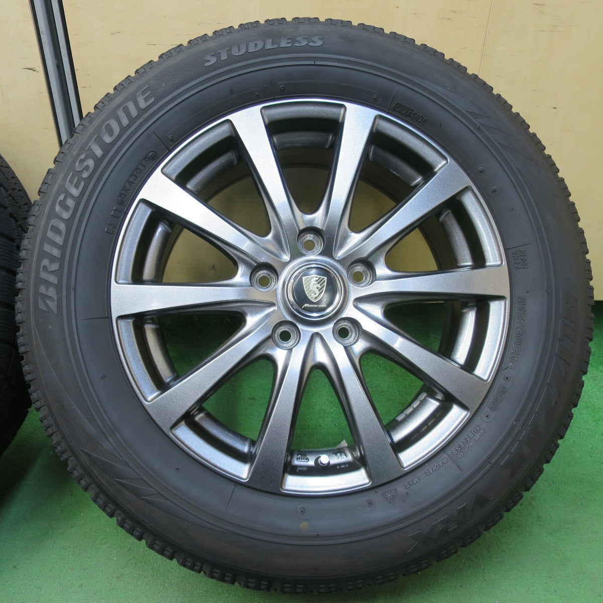 キレイ★スタッドレス 215/60R16 ブリヂストン ブリザック VRX MANARAY SPORT マナレイ スポーツ 16インチ PCD114.3/5H★5052706イス