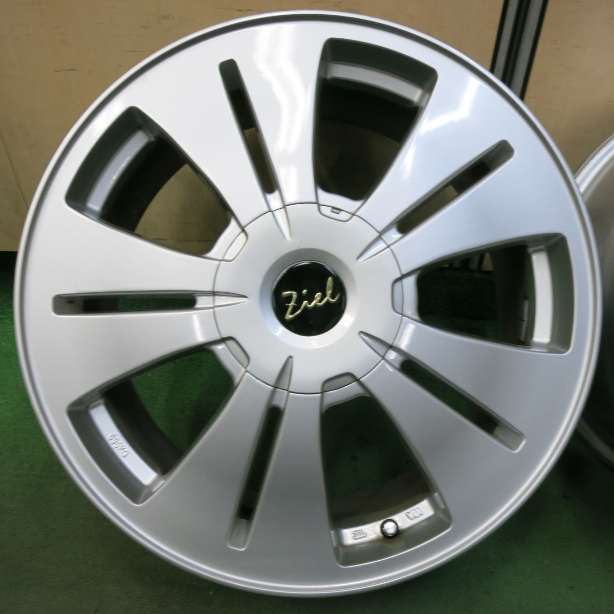 キレイ★Ziel 17インチ ホイール ジール 17×7JJ 社外 アルミ PCD100 114.3/5H マルチ★5071110SYホ