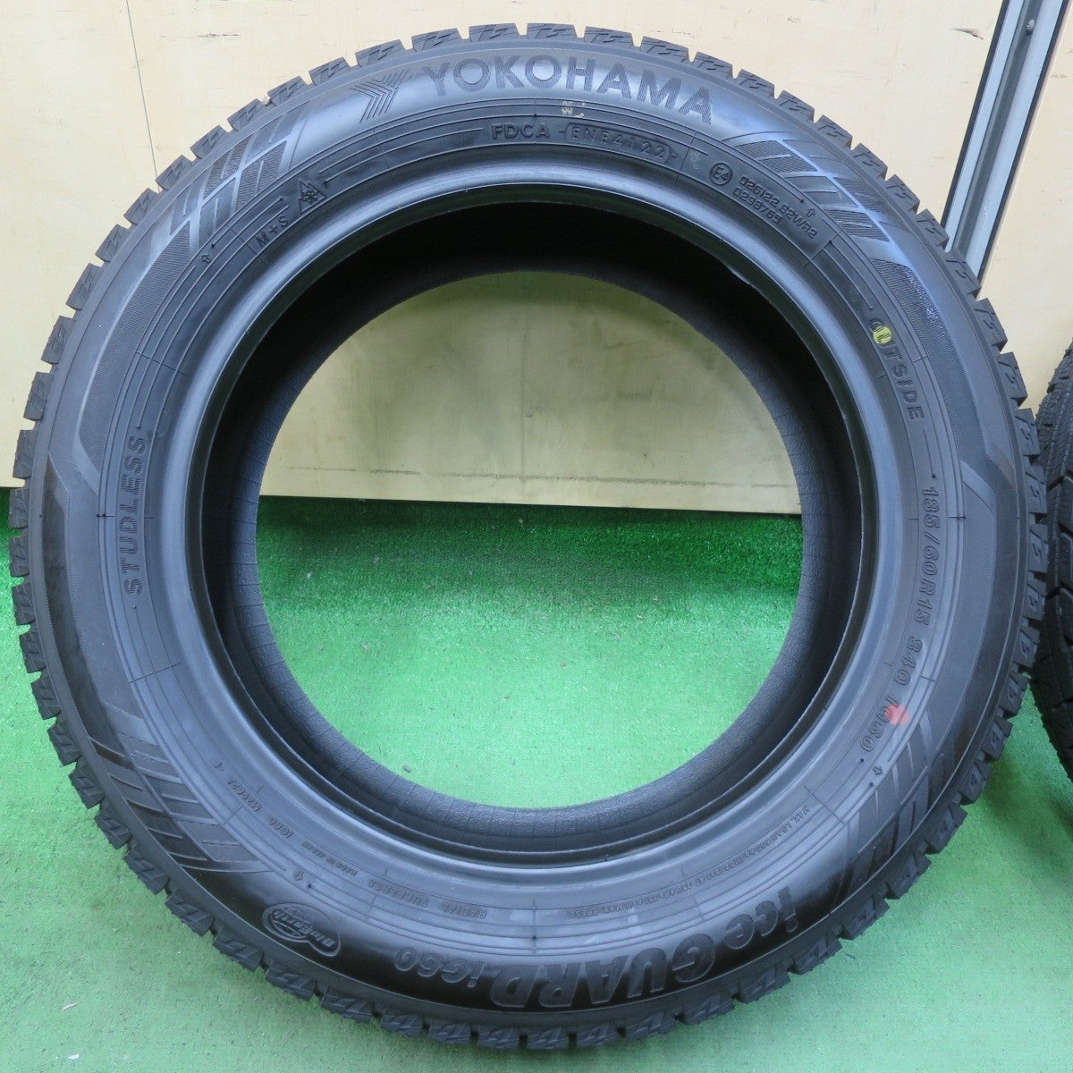 バリ溝！22年！ほぼ10分★スタッドレス 185/60R15 ヨコハマ アイスガード iG60 タイヤ 15インチ アクア ポルテ シエンタ フィールダー フィット シャトル 等★5032803イスタ