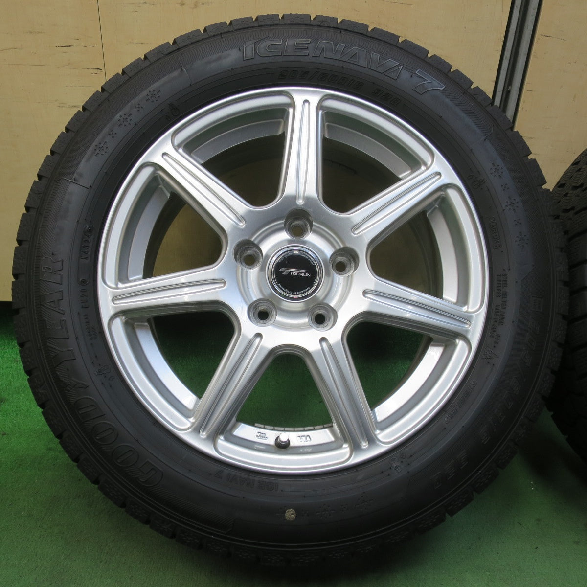 バリ溝！24年！キレイ！ほぼ10分★スタッドレス 205/60R16 グッドイヤー アイスナビ7 TOPRUN トップラン 16インチ PCD114.3/5H★5120613イス