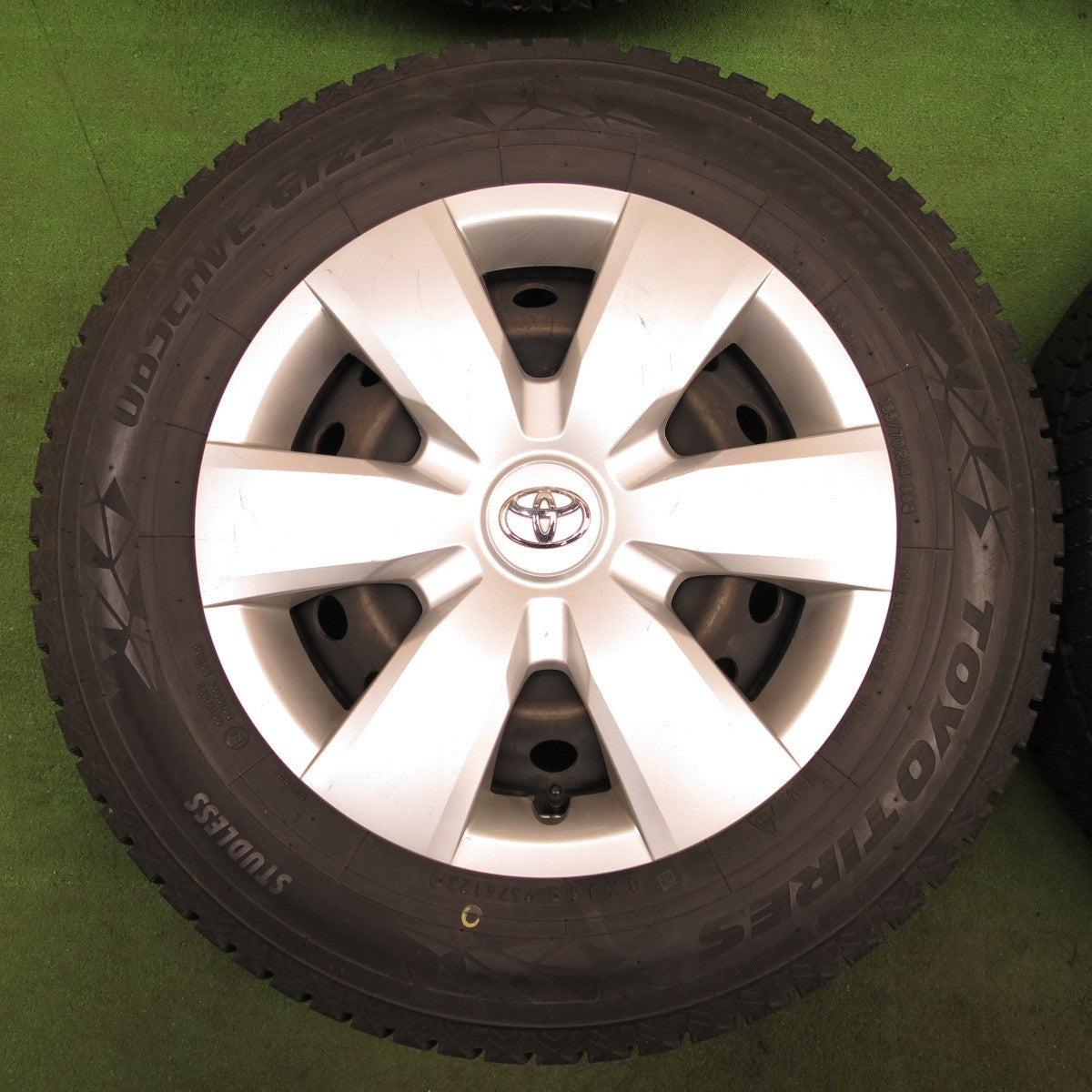 バリ溝！23年！9.5分★トヨタ カローラ フィールダー アクシオ 等 純正 スチール 185/70R14 スタッドレス トーヨー オブザーブ GIZ2 14インチ PCD100/4H★6022502ナス