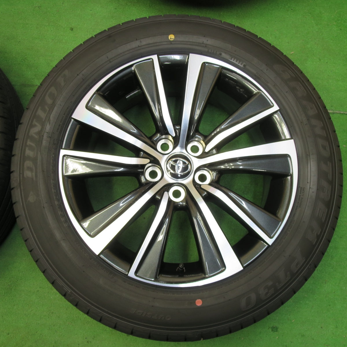 *送料無料* 新車外し！24年★トヨタ 80系 ハリアー Gグレード 純正 225/60R18 ダンロップ グラントレック PT30 18インチ PCD114.3/5H★4072208イノ