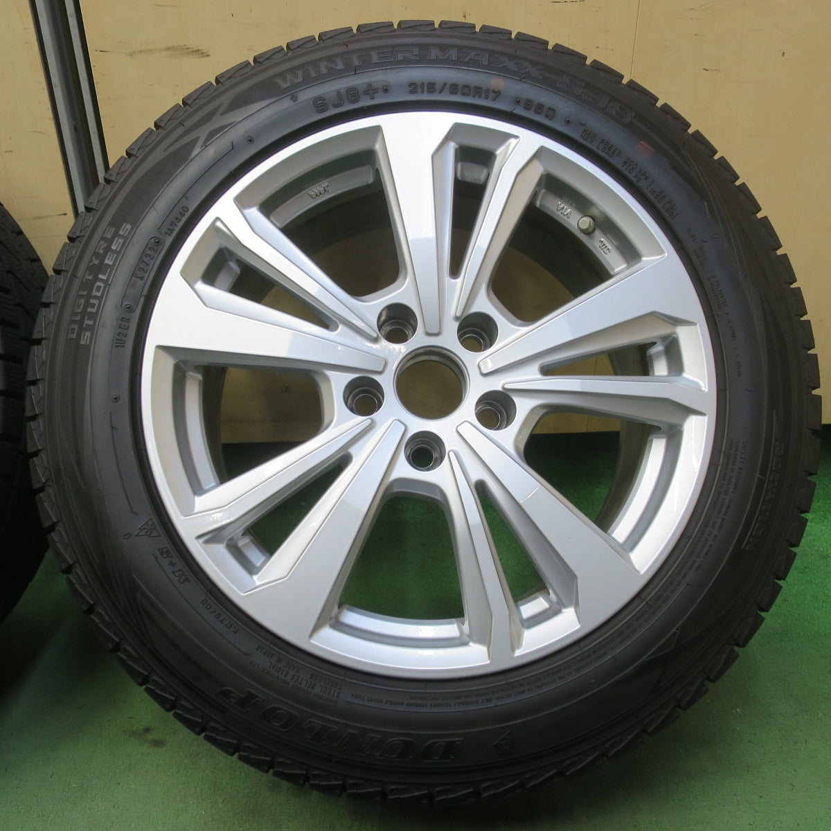 センサー付き！バリ溝！22年！9.5分◎スタッドレス 215/60R17 ダンロップ ウインターマックス SJ8 + smartline 365 スマートライン 17インチ PCD114.3/5H◎6081705イス