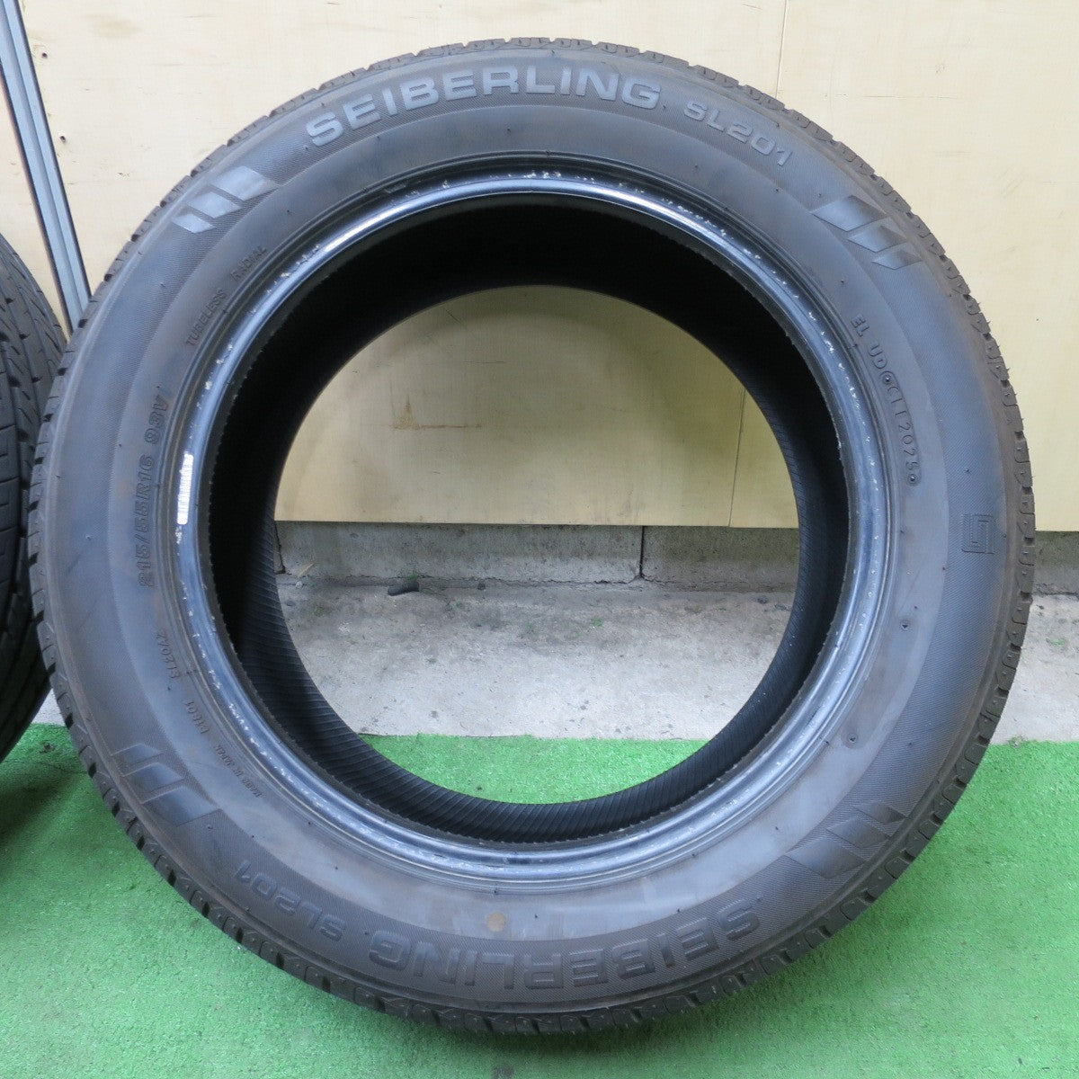 超バリ溝！25年！9.5分以上★215/55R16 セイバーリング SL201 タイヤ 16インチ クラウン インサイト レジェンド プレサージュ 等★6041303NGノタ