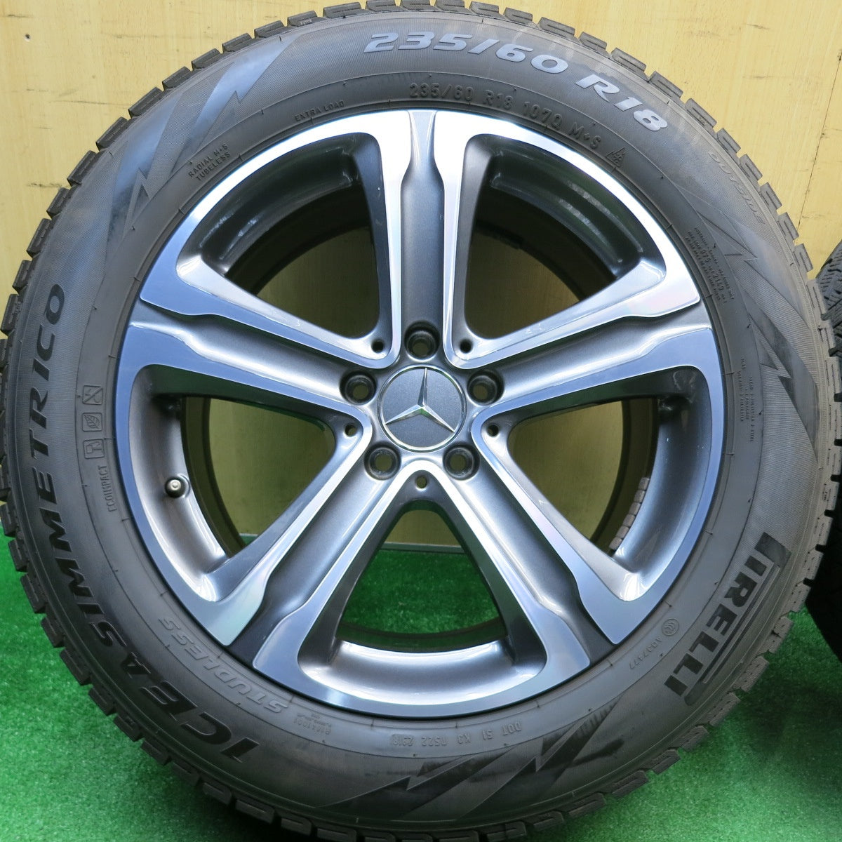 バリ溝！キレイ！8.5分★ベンツ GLCクラス X253 純正 235/60R18 スタッドレス ピレリ アイスアシンメトリコ 18インチ PCD112/5H★5123105HAス