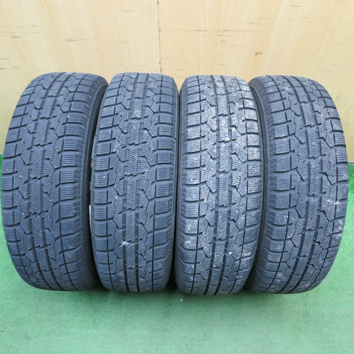 バリ溝！22年！キレイ！9.5分★スタッドレス 185/65R15 トーヨー オブザーブ ガリット GIZ JOKER ジョーカー 15インチ PCD100/4H★6030504HAス