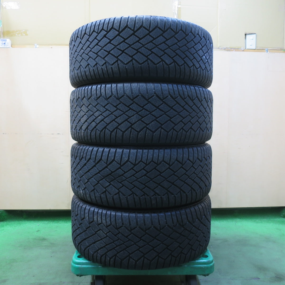 ほぼ未使用！キレイ★ジャガー XE 純正 245/40R18 スタッドレス コンチネンタル バイキングコンタクト7 18インチ PCD108/5H★5110403イス