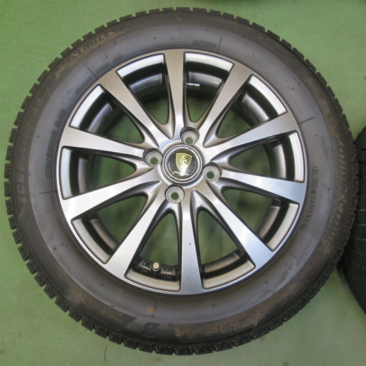 ほぼ未使用！23年！キレイ◎スタッドレス 175/65R15 ブリヂストン アイスパートナー2 MANARAY SPORT マナレイ スポーツ 15インチ PCD100/4H◎6091904イス