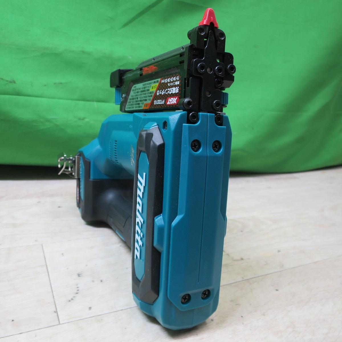 [送料無料] 美品☆マキタ 充電式 ピンタッカ 35mm 40V PT001GZK 本体のみ ケース付き 電動 工具☆