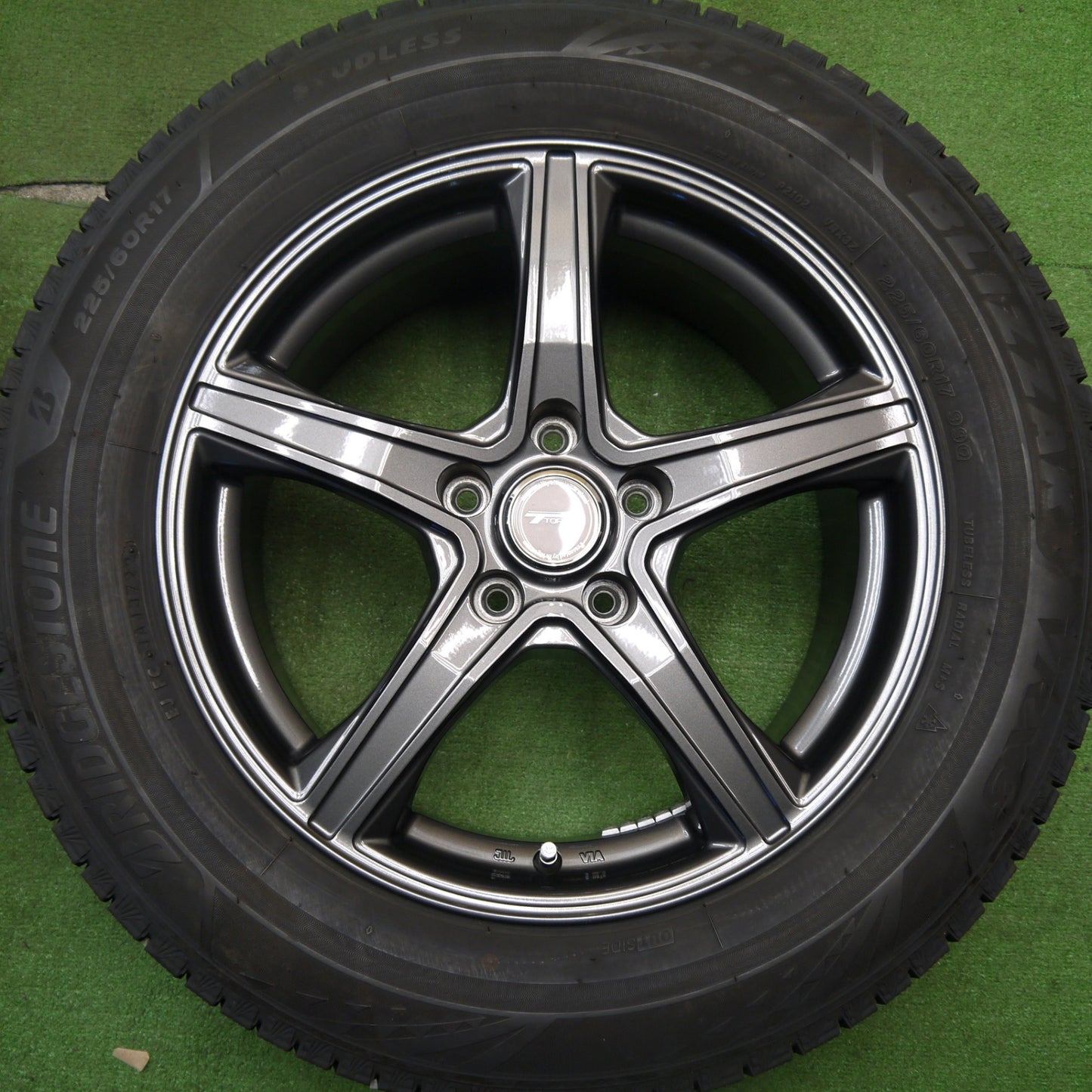 [送料無料] バリ溝！22年！キレイ！9分★スタッドレス 225/60R17 ブリヂストン ブリザック VRX3 TOPRUN トップラン 17インチ PCD114.3/5H★5040106Hス
