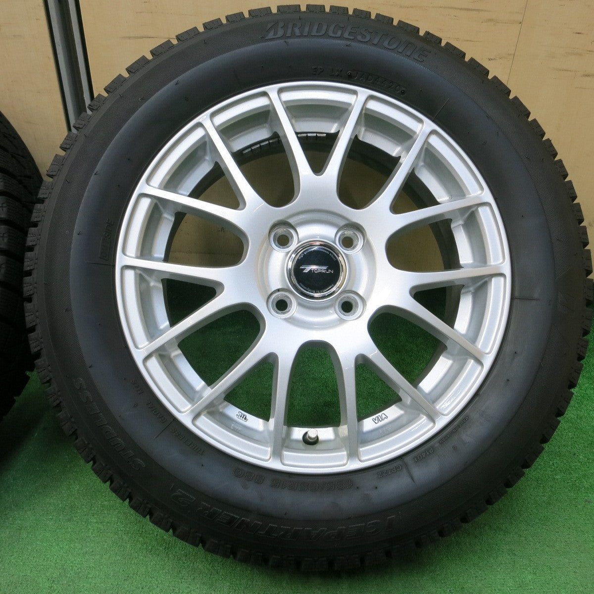 *送料無料* バリ溝！20年！綺麗！9.5分★スタッドレス 185/65R15 ブリヂストン アイスパートナー2 TOPRUN トップラン 15インチ PCD100/4H★4041003イス
