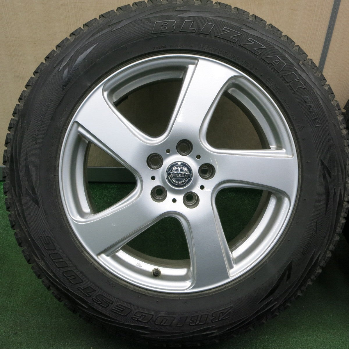 *送料無料* キレイ★日産 エクストレイル 純正 OP 235/65R18 スタッドレス ブリヂストン ブリザック DM-V1 PCD114.3/5H★4040305TNス