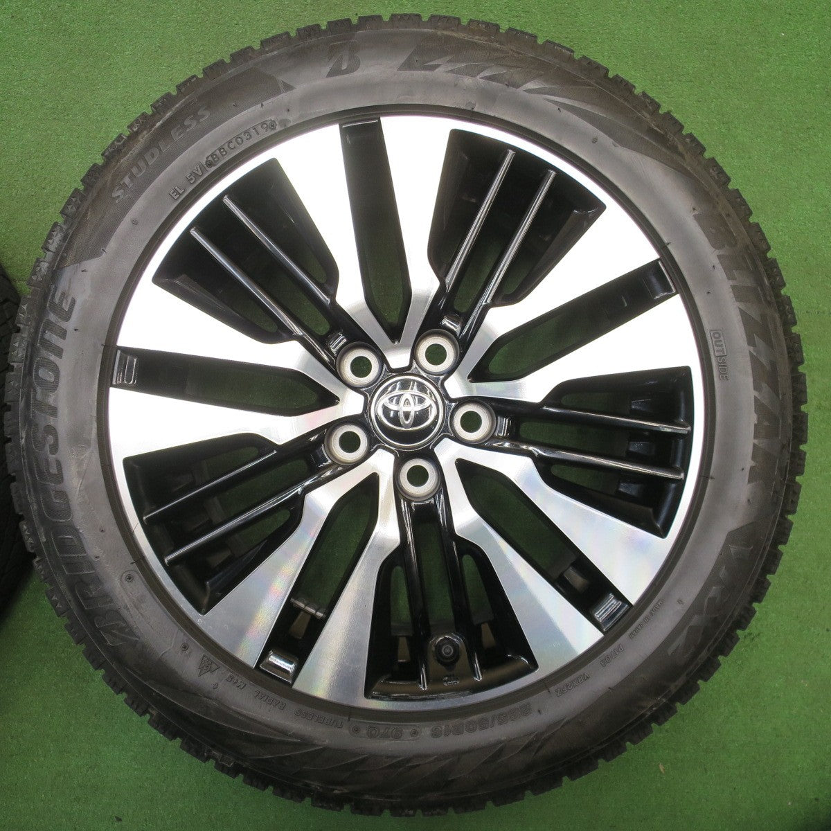 バリ溝！キレイ！8.5分★トヨタ 30系 アルファード ヴェルファイア SC ZG 純正 235/50R18 スタッドレス ブリヂストン ブリザック VRX2 18インチ PCD114.3/5H★6020501NJス