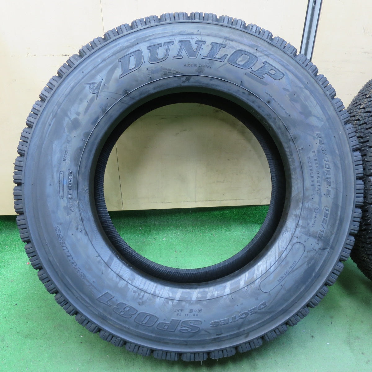 未使用！24年！2本★トラック タイヤ 245/70R19.5 136/134J スタッドレス ダンロップ デクテス SP081 DECTES 19.5インチ★5063002イスタ