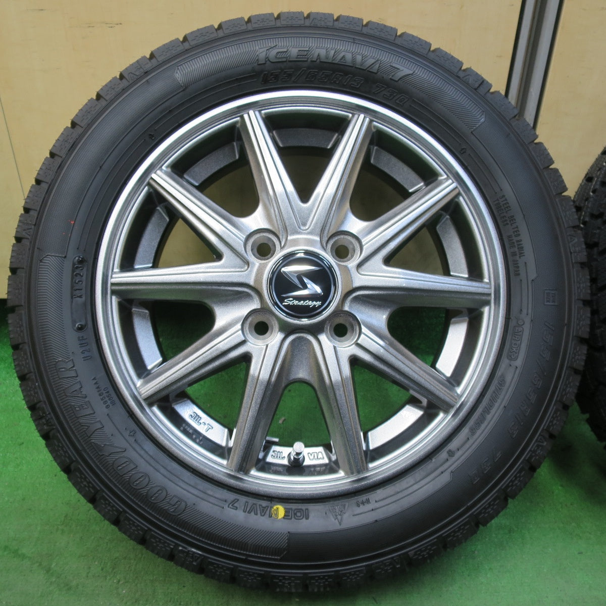 未使用！23年★スタッドレス 155/65R13 グッドイヤー アイスナビ7 Strategy ストラテジー 13インチ PCD100/4H★5042108イス