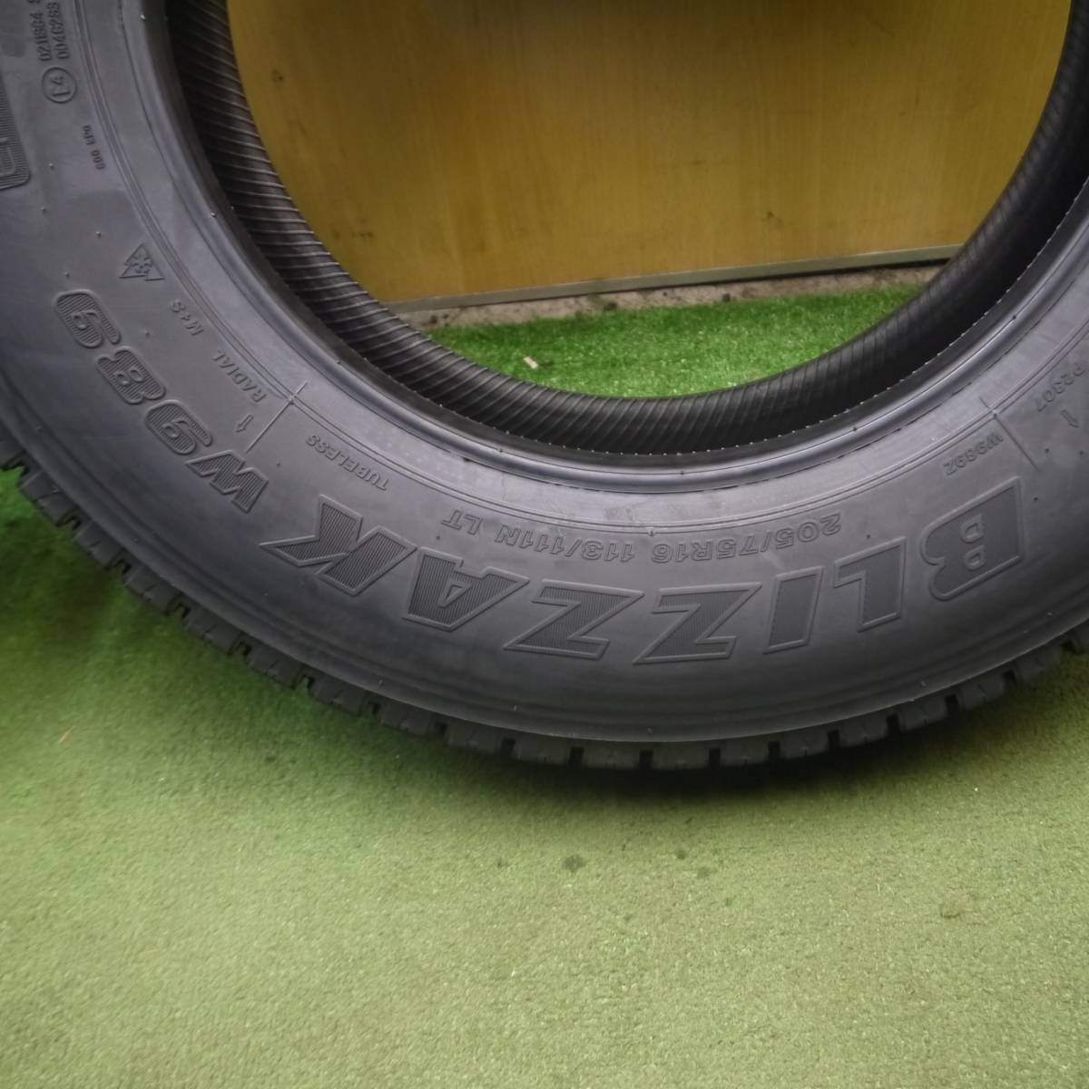 未使用！23年★トラック タイヤ 205/75R16 113/111N スタッドレス ブリヂストン ブリザック W989 16インチ★4020902Hスタ