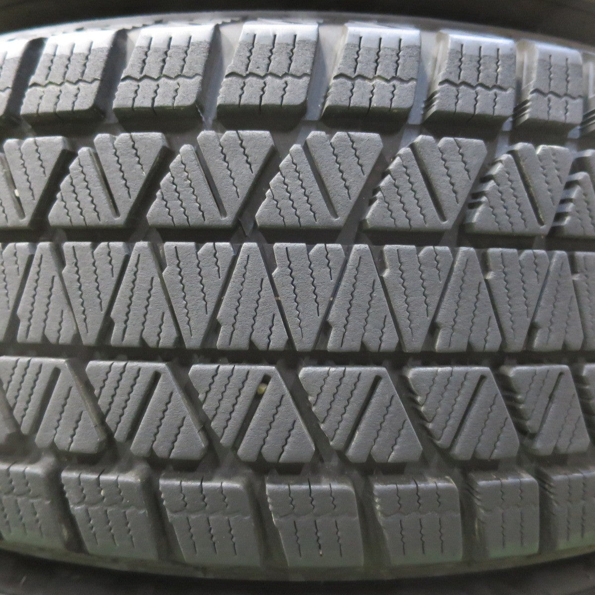 バリ溝！21年！キレイ！9分★スタッドレス 225/65R17 ブリヂストン ブリザック DM-V3 BALMINUM バルミナ 17インチ PCD114.3/5H★5110708イス