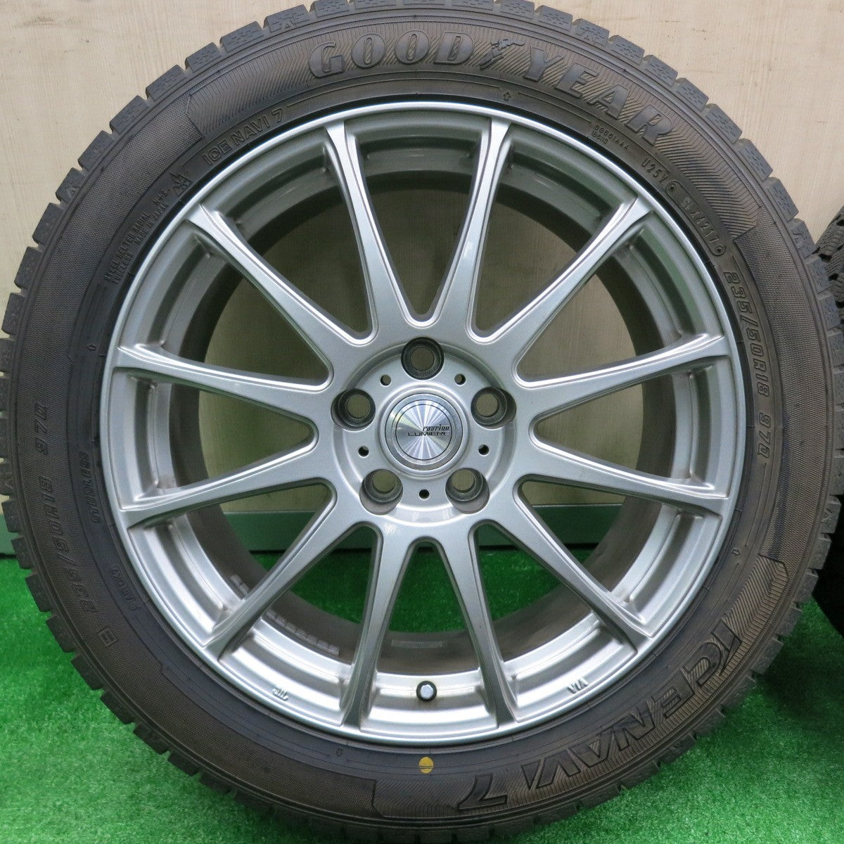 [送料無料] バリ溝！キレイ！9.5分★スタッドレス 235/50R18 グッドイヤー アイスナビ7 ravrion LUMIERE ラブリオン 18インチ PCD114.3/5H★4091502HAス