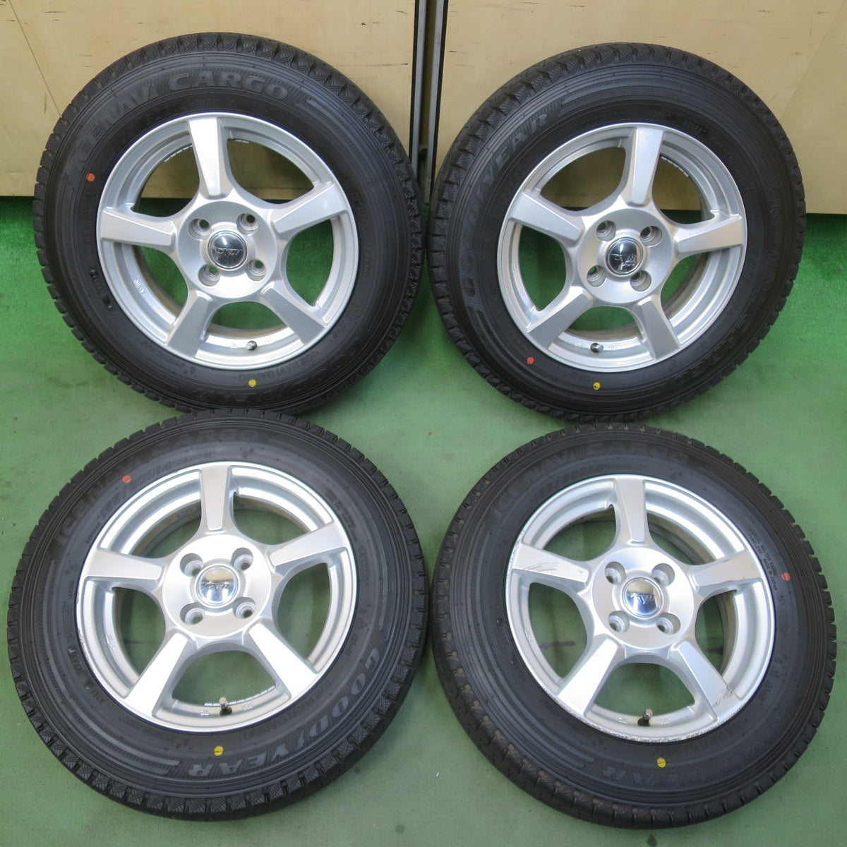 バリ溝！24年！ほぼ10分★スタッドレス 155/80R14 88/86N グッドイヤー アイスナビ CARGO CVW 社外 アルミ 14インチ PCD100/4H★6043002イス