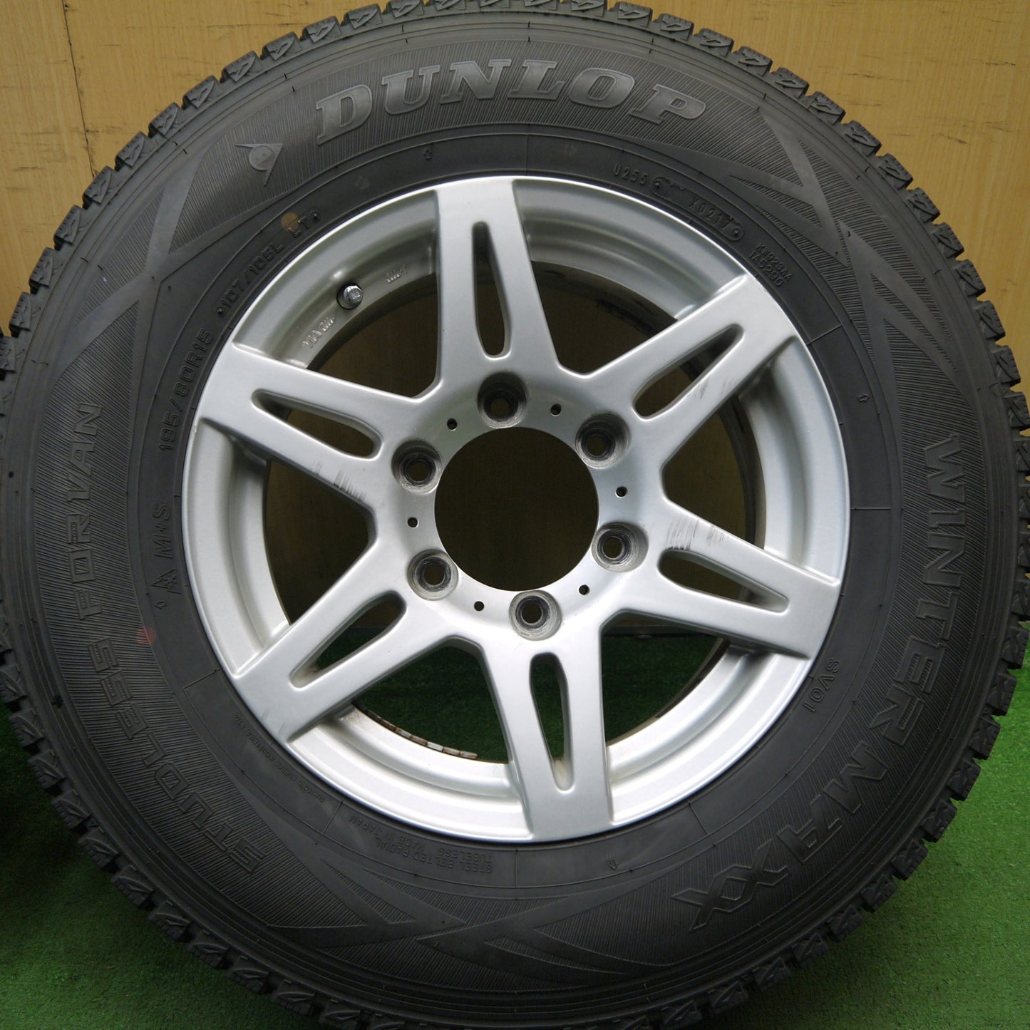 バリ溝！9.5分★スタッドレス 195/80R15 107/105L ダンロップ ウインターマックス SV01 社外 アルミ 15インチ PCD139.7/6H★5061102Hス