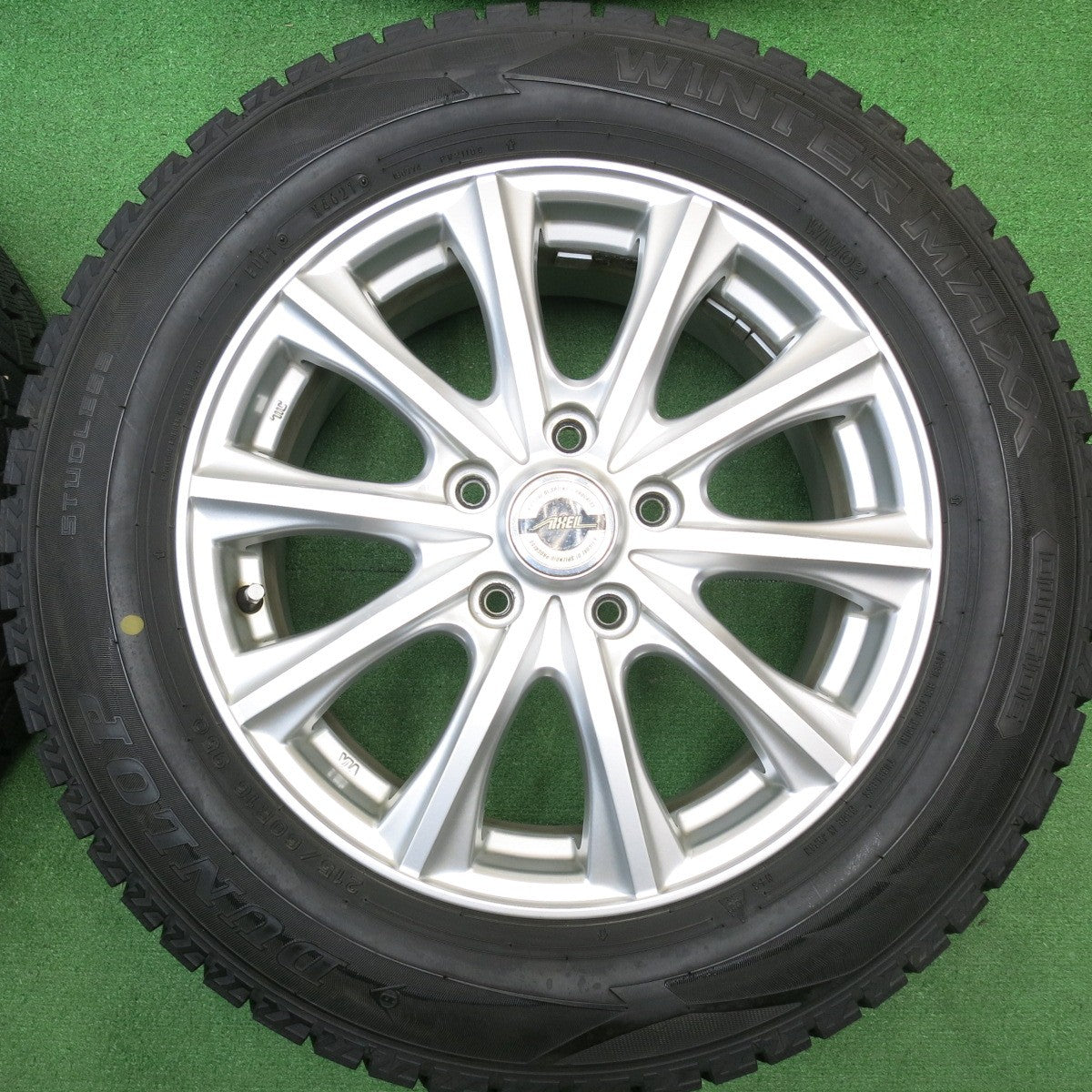バリ溝！21年！キレイ！9.5分★スタッドレス 215/60R16 ダンロップ ウインターマックス WM02 AXEL Four アクセル フォー 16インチ PCD114.3/5H★5122106HAス