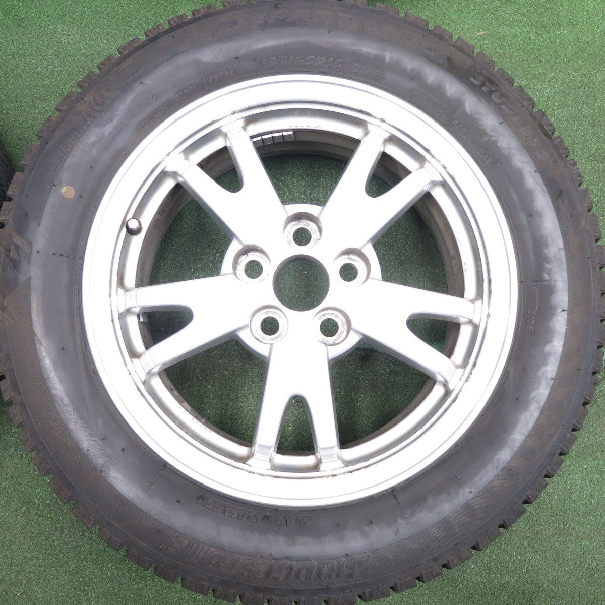 *送料無料* バリ溝！22年！8.5分★トヨタ 30系 プリウス 純正 185/65R15 スタッドレス ブリヂストン アイスパートナー2 15インチ PCD100/5H★4042002HAス