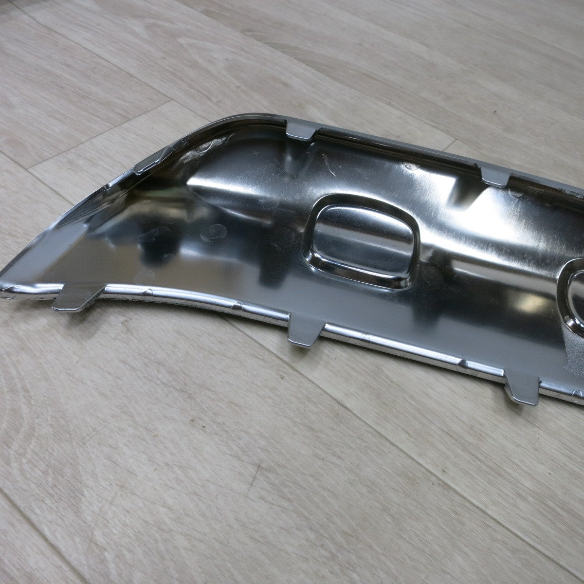 [送料無料] ◆メルセデス ベンツ Gクラス AMG W463 純正 フロント バンパー センター スポイラー ガーニッシュ A4638852902◆