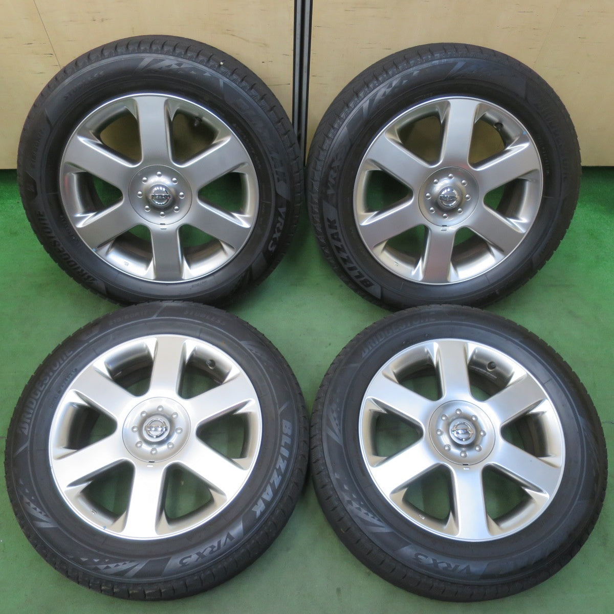 4本価格！21年★日産 E51 エルグランド 純正 215/60R17 スタッドレス ブリヂストン ブリザック VRX3 17インチ PCD114.3/5H★5122001イス