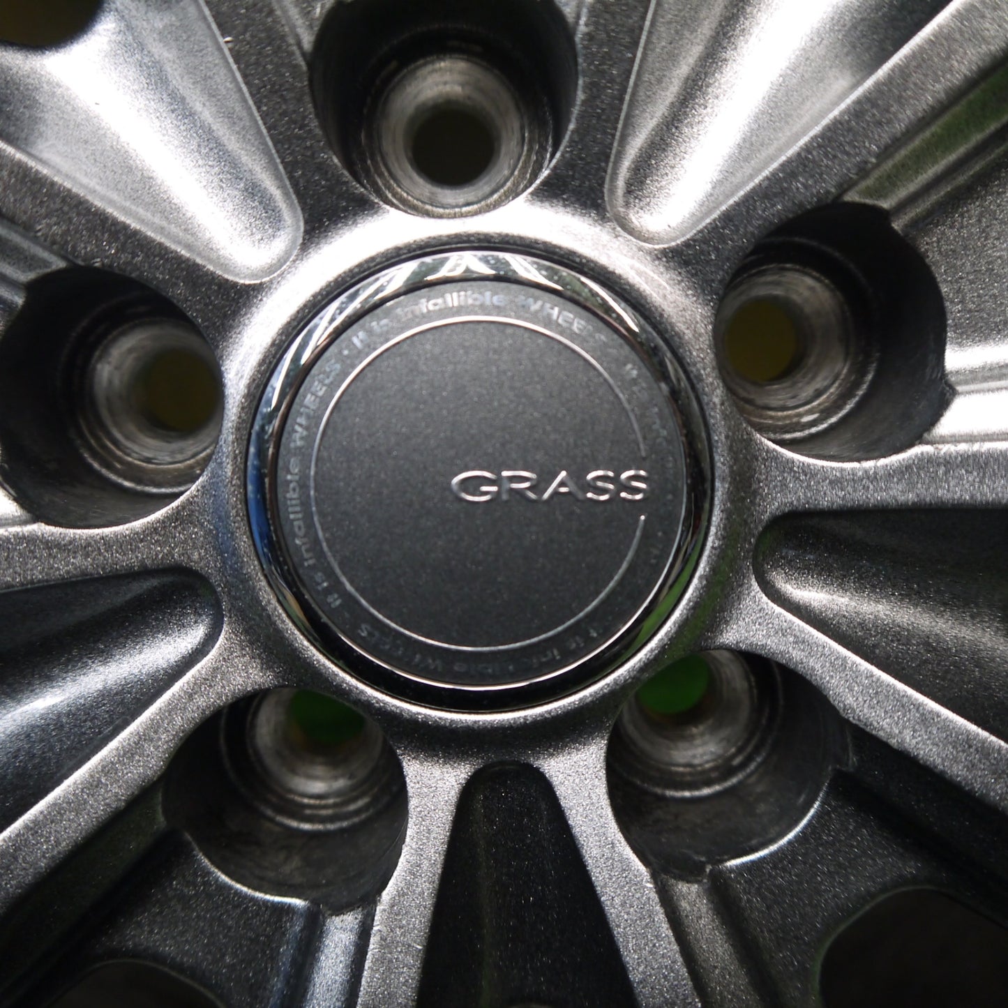 バリ溝！キレイ！8.5分★シエンタ 等 185/60R15 スタッドレス トーヨー オブザーブ GIZ2 GRASS グラス 15インチ PCD100/5H★5042303Hス