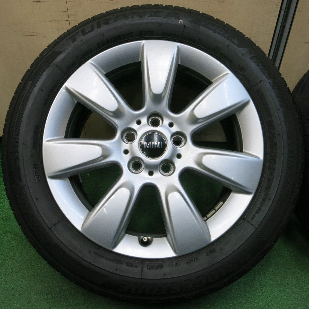 *送料無料* 4本価格★MINI ミニ クロスオーバー 純正 225/55R17 ブリヂストン トランザ R001I 17インチ PCD112/5H★4032601イノ