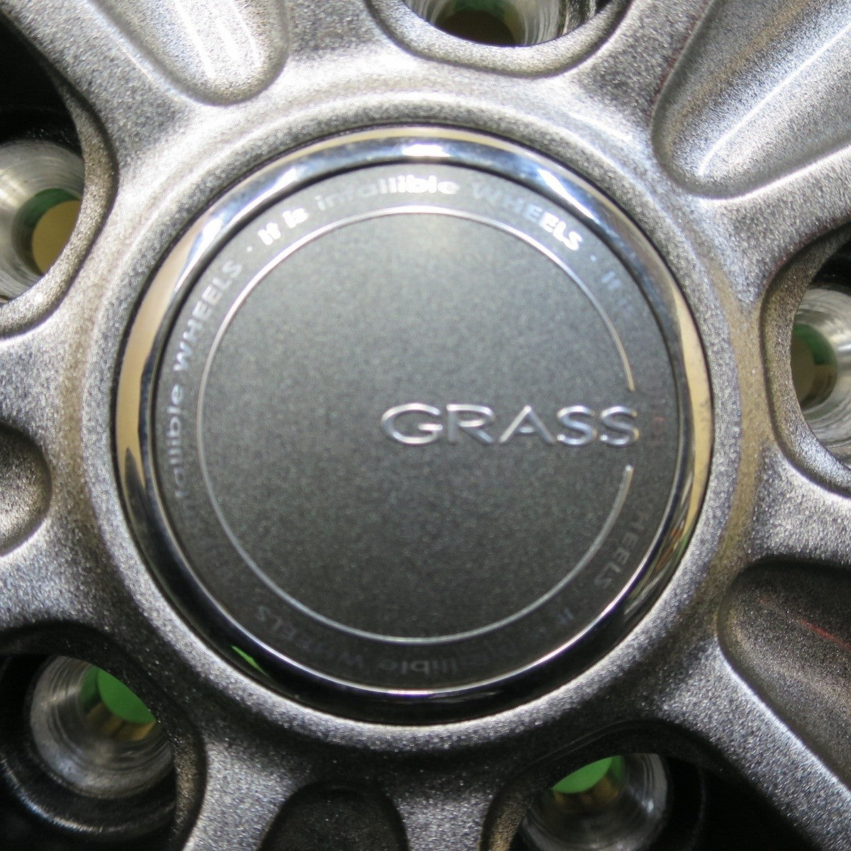 バリ溝！キレイ！9.5分以上★スタッドレス 195/65R15 ヨコハマ アイスガード iG60 GRASS グラス 15インチ PCD114.3/5H★4120704イス