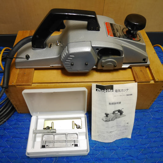 [送料無料] キレイ☆マキタ 2スピード カンナ 1804N 電動 工具 電気 かんな 鉋 100V 切削 幅 136mm コード式 makita☆