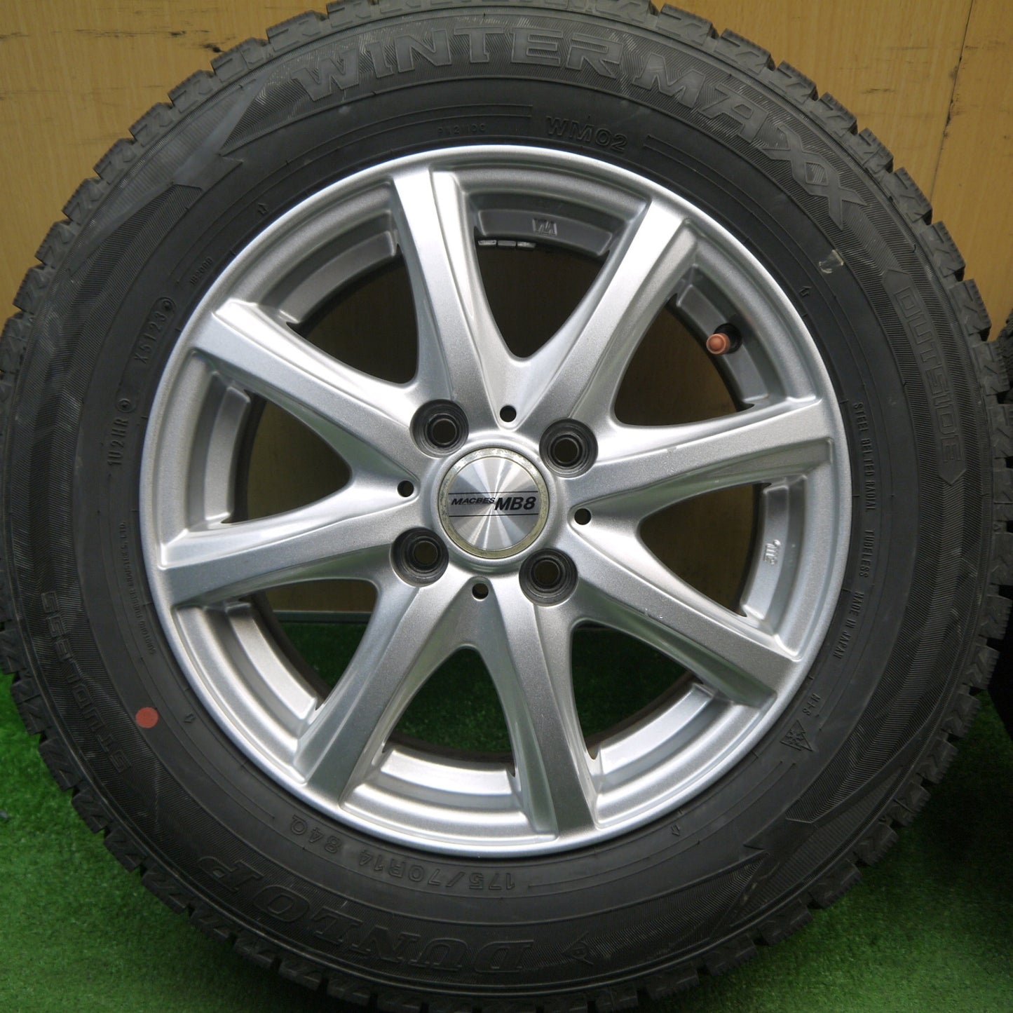 バリ溝！24年！9.5分★スタッドレス 175/70R14 ダンロップ ウインターマックス WM02 MACBES MB8 マクベス 14インチ PCD100/4H★6030304Hス