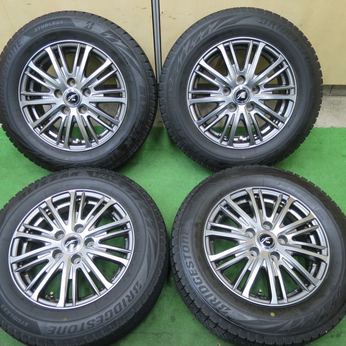 バリ溝！23年！キレイ！9.5分★スタッドレス 195/65R15 ブリヂストン ブリザック VRX2 Fang ファング 15インチ PCD114.3/5H★5070101TTス